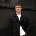portret-tvorce-webu-usmev-industrialni-prostredi