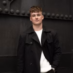 portret-tvorce-webu-usmev-industrialni-prostredi